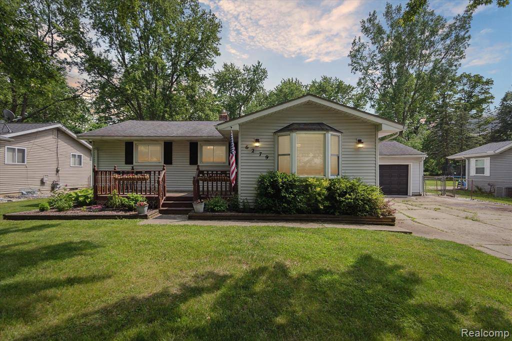 Grand Blanc, MI 48439,6279 Woodsdale Drive