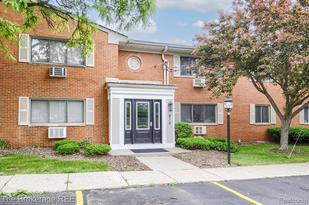 Rochester, MI 48307,810 Plate Street