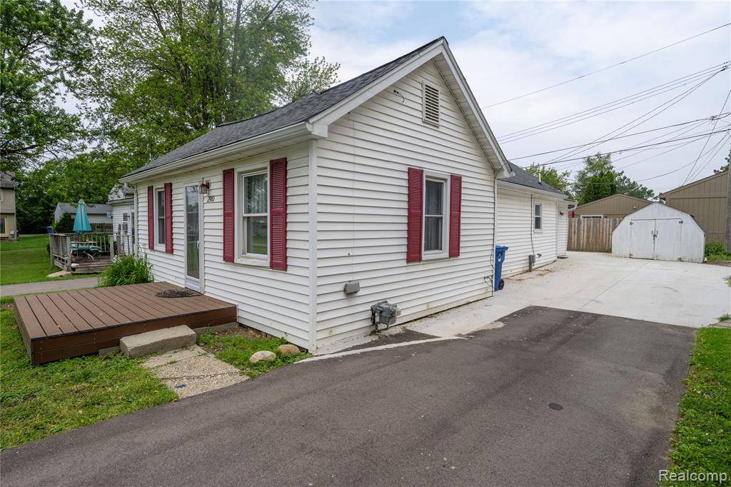 Waterford, MI 48328,2910 Peerless Avenue