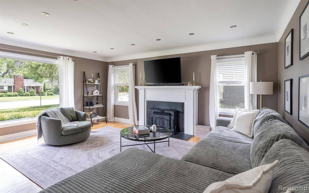 Birmingham, MI 48009,1619 E Maple Road