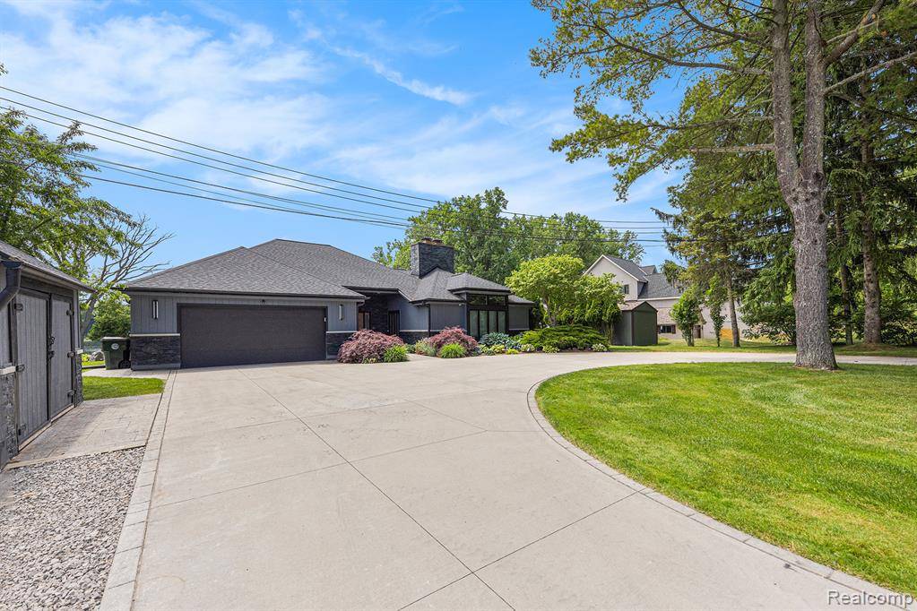 Lake Orion, MI 48362,360 Gan Eden Drive
