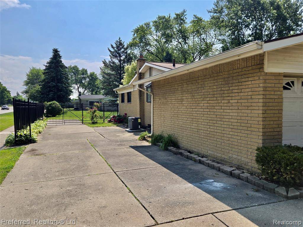 Livonia, MI 48150,9498 Bassett Street