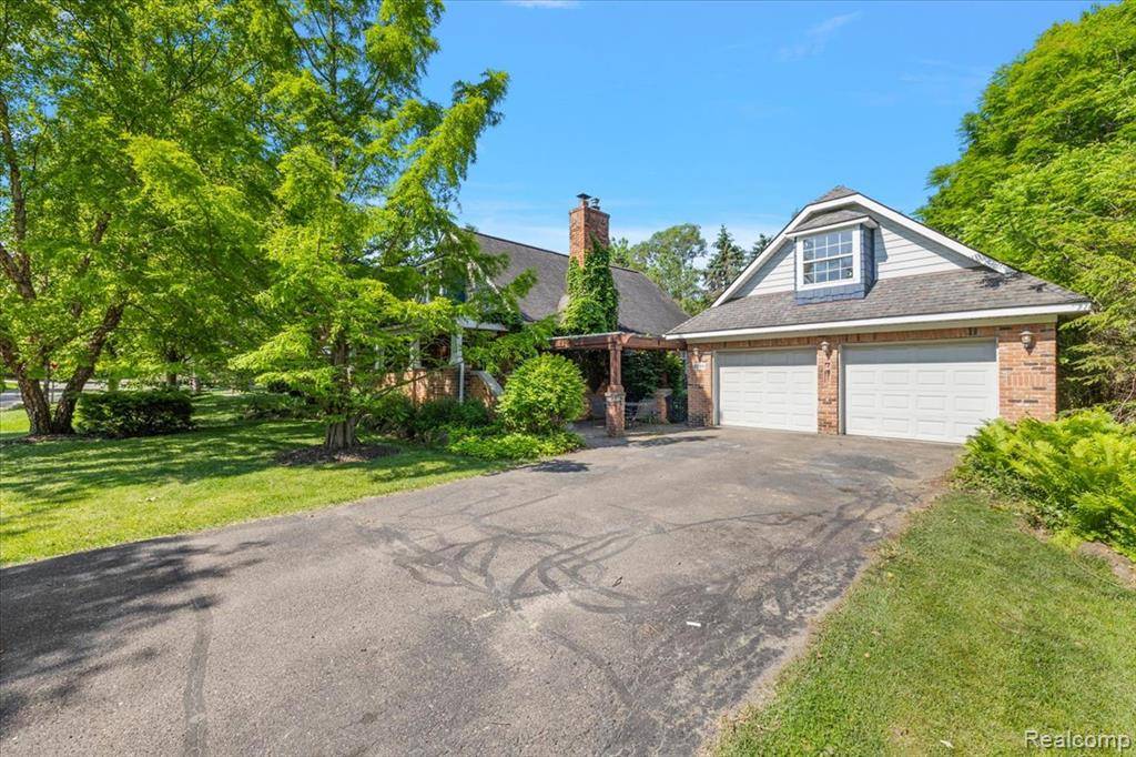 West Bloomfield, MI 48324,2280 Island View Drive