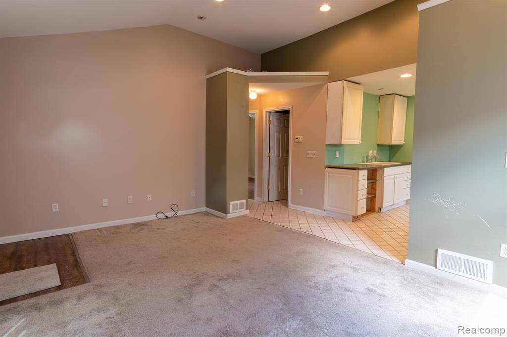 Royal Oak, MI 48071,623 E Brockton Avenue
