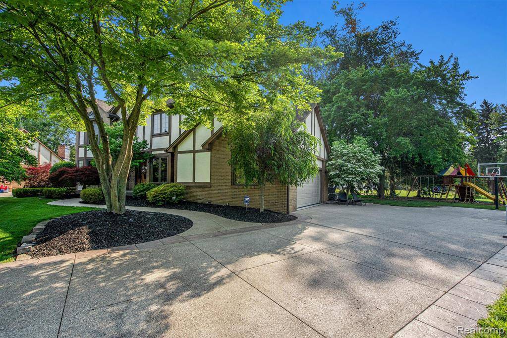 Livonia, MI 48152,18704 Gary Lane