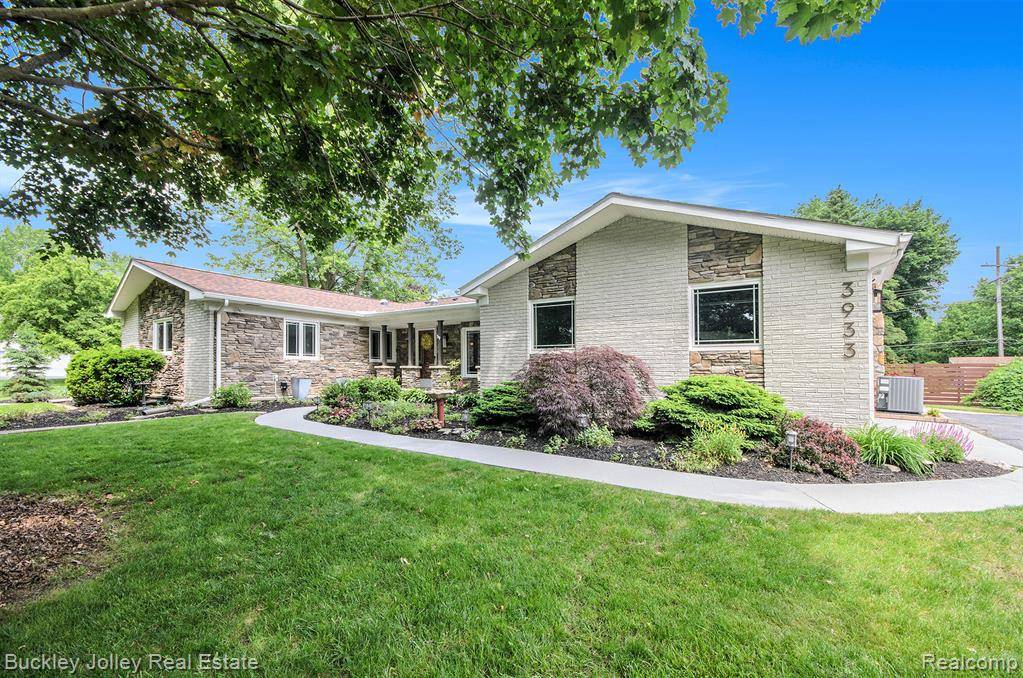 Brighton, MI 48114,3933 Van Amberg Road