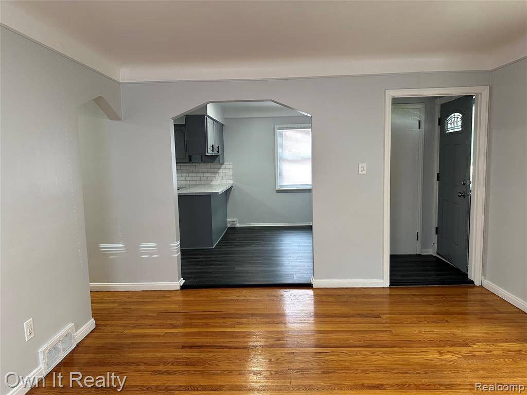 Dearborn, MI 48127,8243 Riverview Street