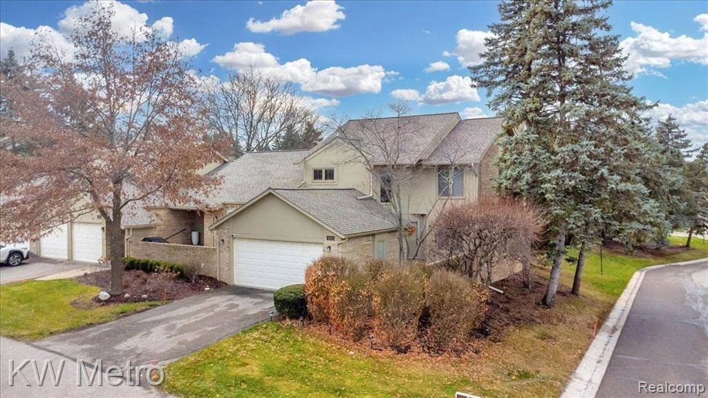 West Bloomfield, MI 48323,4013 Foxpointe Drive