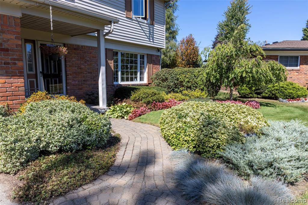 Waterford, MI 48329,3741 Columbine Court