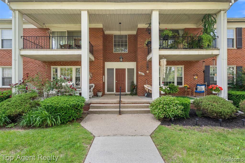 Farmington Hills, MI 48334,27557 W Echo Valley