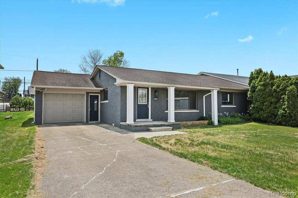 Chesterfield, MI 48047,48306 Jefferson Avenue