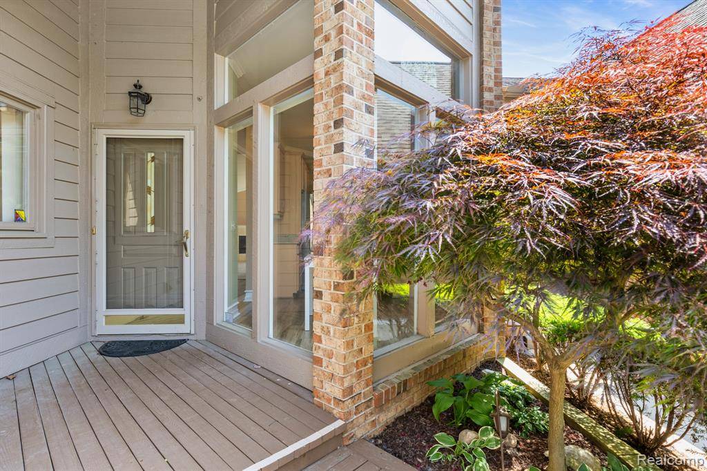 Farmington Hills, MI 48334,29615 Meadowridge