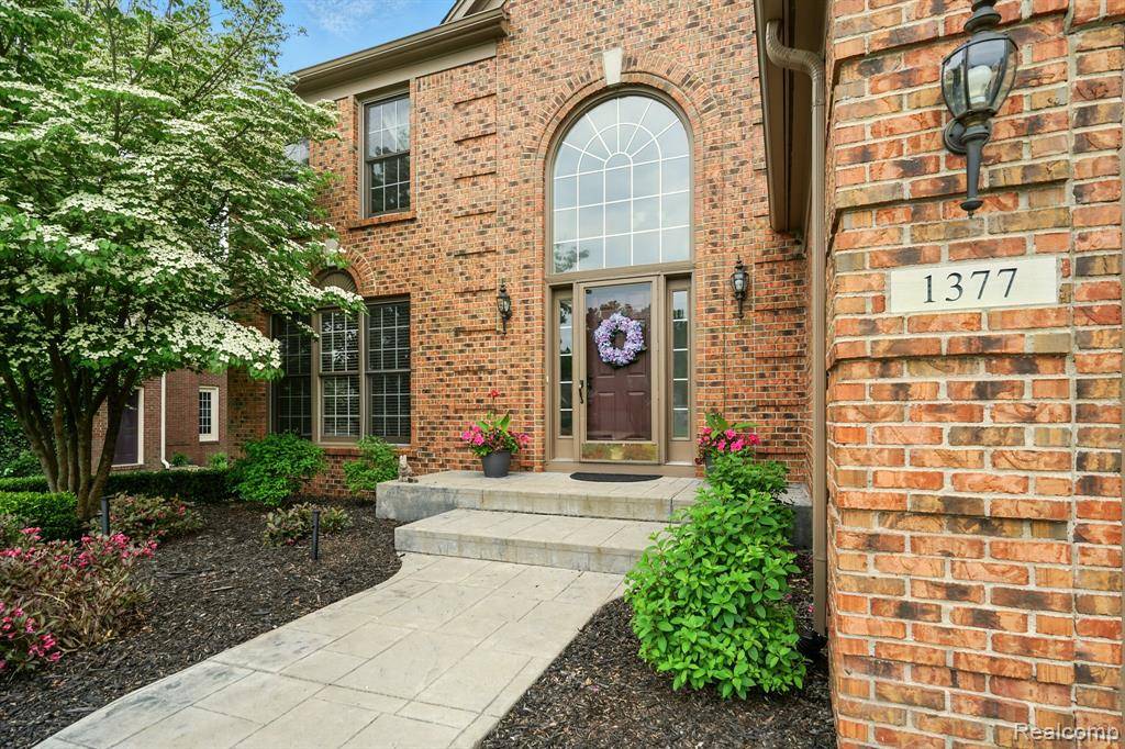 Lake Orion, MI 48362,1377 Lake Shore Boulevard