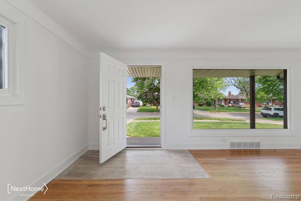 Trenton, MI 48183,2434 Medford Street