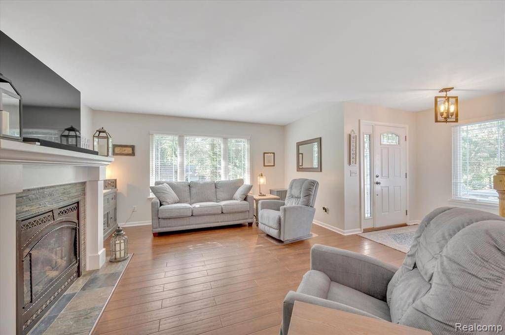 Lake Orion, MI 48362,737 Camilla Boulevard