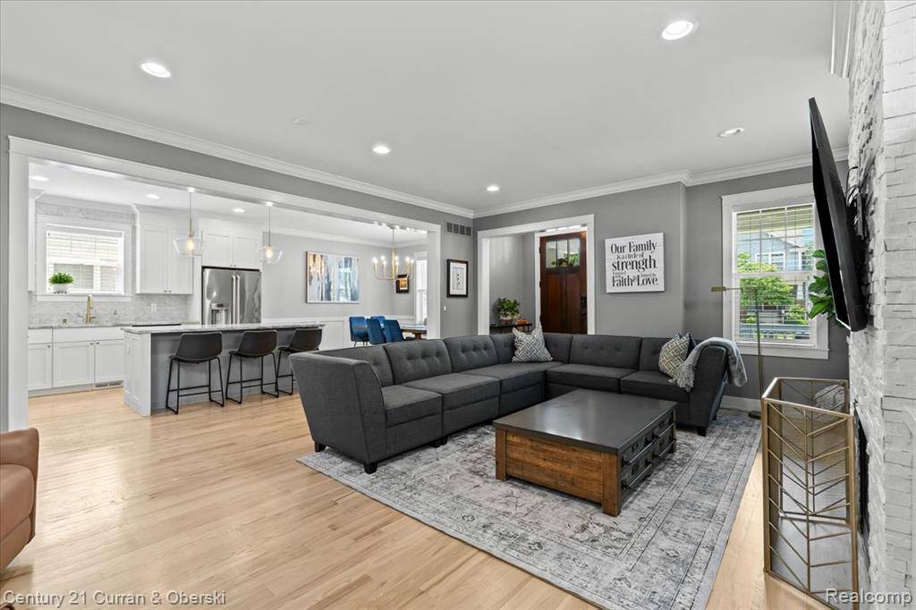 Royal Oak, MI 48067,707 S Altadena Avenue