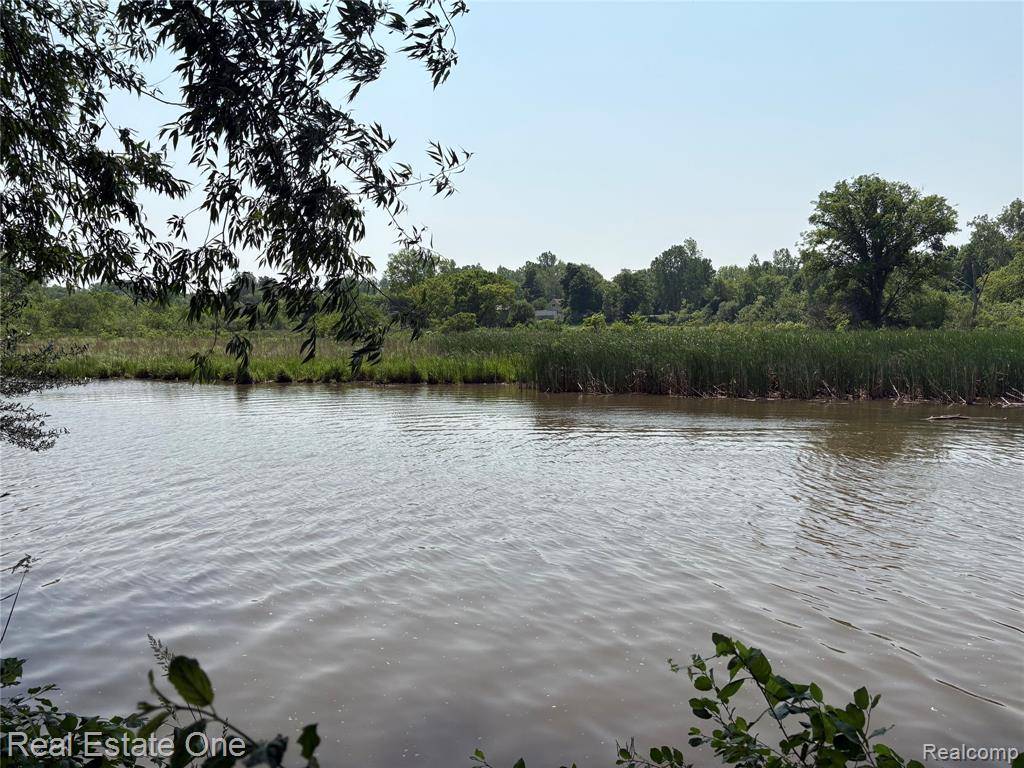 Flint, MI 48506,3353 Blue Lake Drive