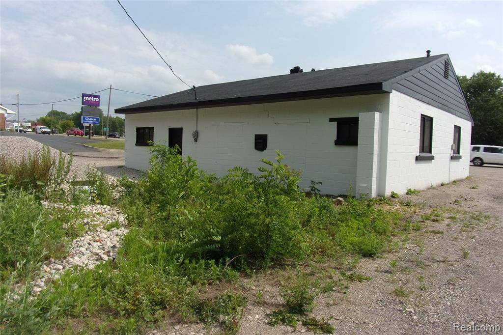 Howell, MI 48843,2435 E Grand River Avenue