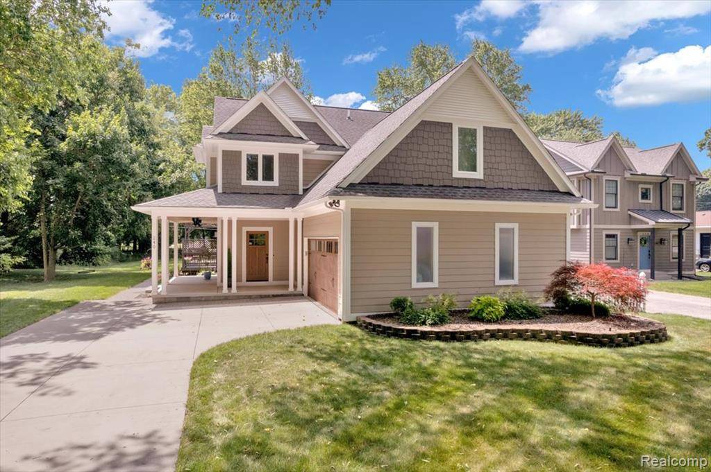 Rochester Hills, MI 48307,240 Red Oak Lane