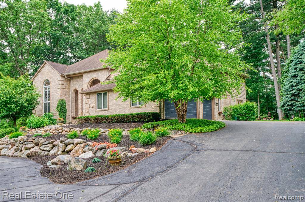 Brighton, MI 48116,5258 Hidden Pines Drive