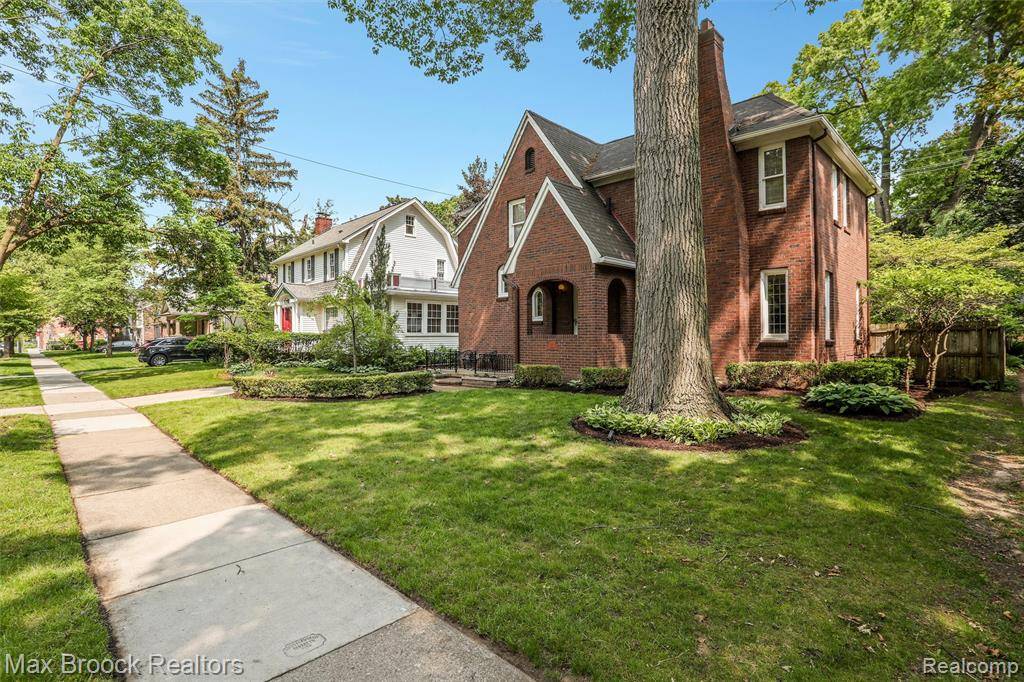 Pleasant Ridge, MI,11 Sylvan Avenue