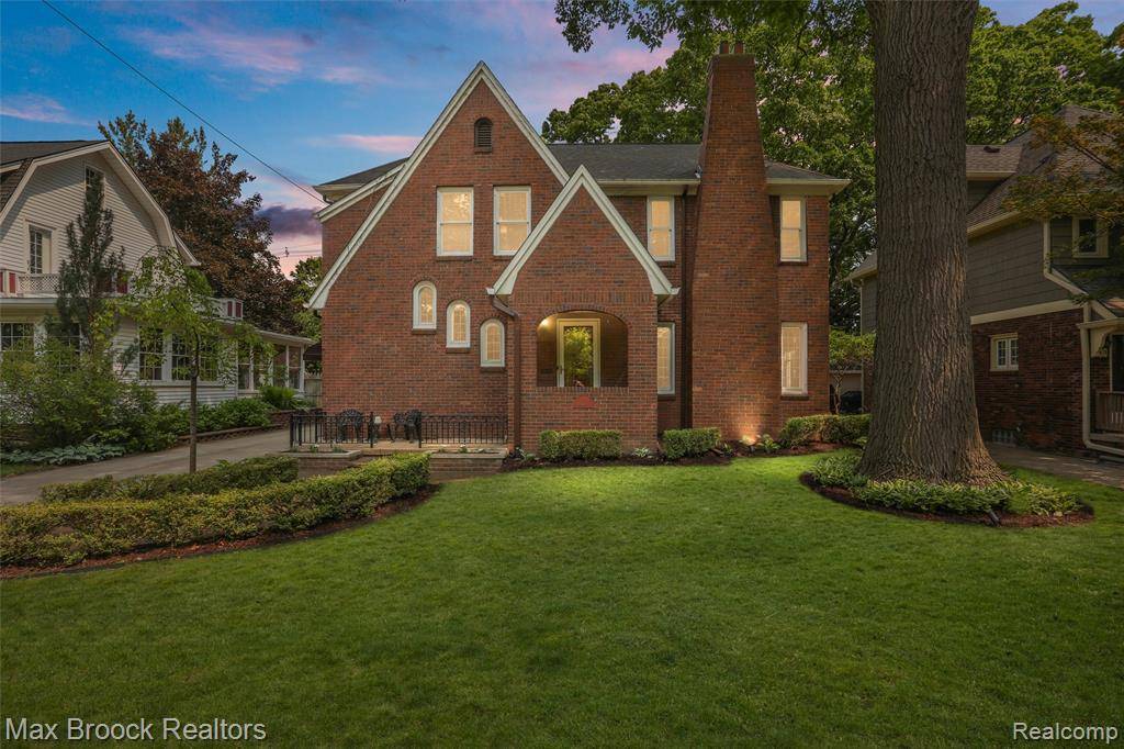 Pleasant Ridge, MI,11 Sylvan Avenue