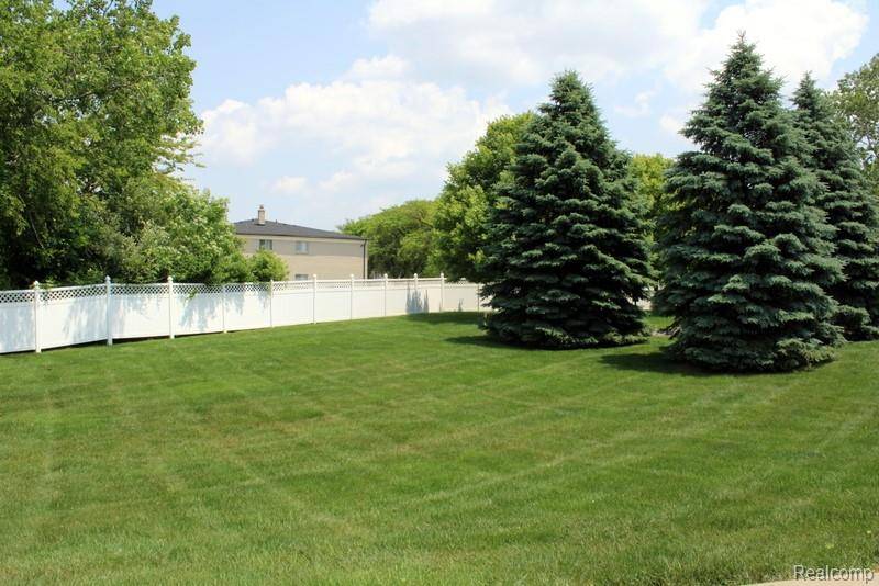 Woodhaven, MI 48183,23413 Williamsburg Circle