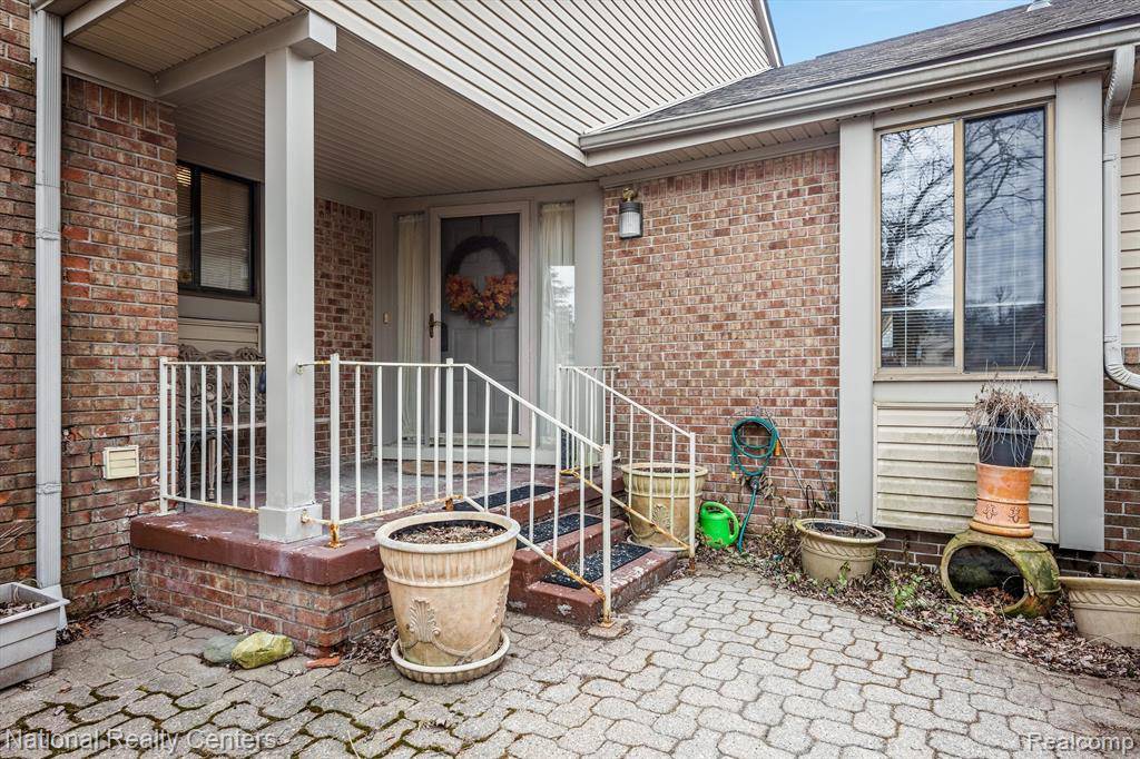 Southfield, MI 48034,29100 E CHANTICLEER Drive