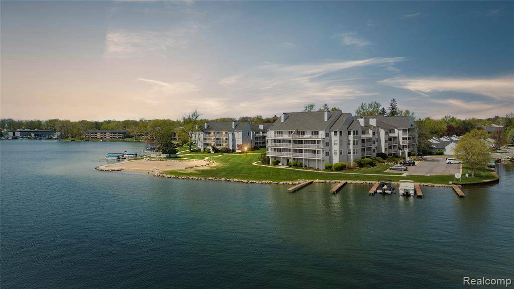 Waterford, MI 48328,3565 Port Cove Drive