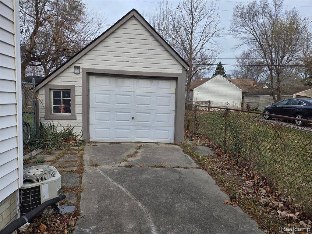 Harper Woods, MI 48225,20857 HAWTHORNE Street