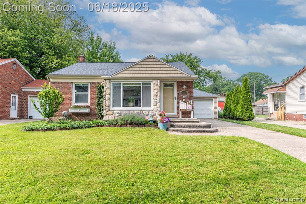 Saint Clair Shores, MI 48080,21825 Pleasant Street