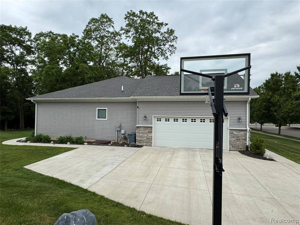 Grand Blanc, MI 48439,4020 Oak Street