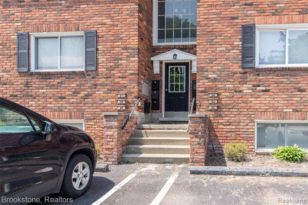 Farmington, MI 48336,31831 Grand River Avenue