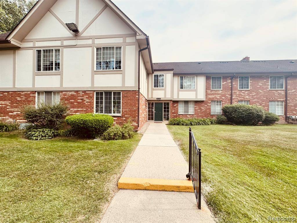 Commerce Twp, MI 48076,30256 Southfield Road
