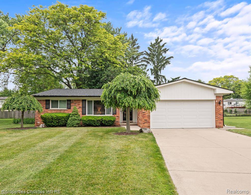 Novi, MI,41642 Sycamore Drive