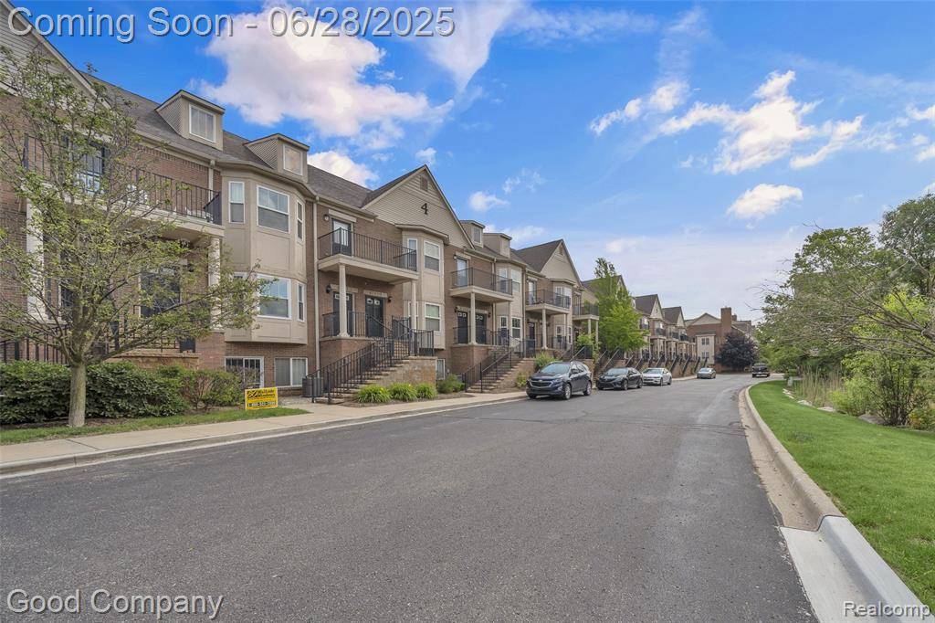 Novi, MI,41606 Hamlet Lane