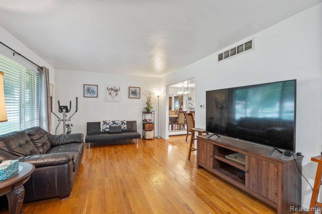 Southfield, MI 48033,23870 Rockingham Street