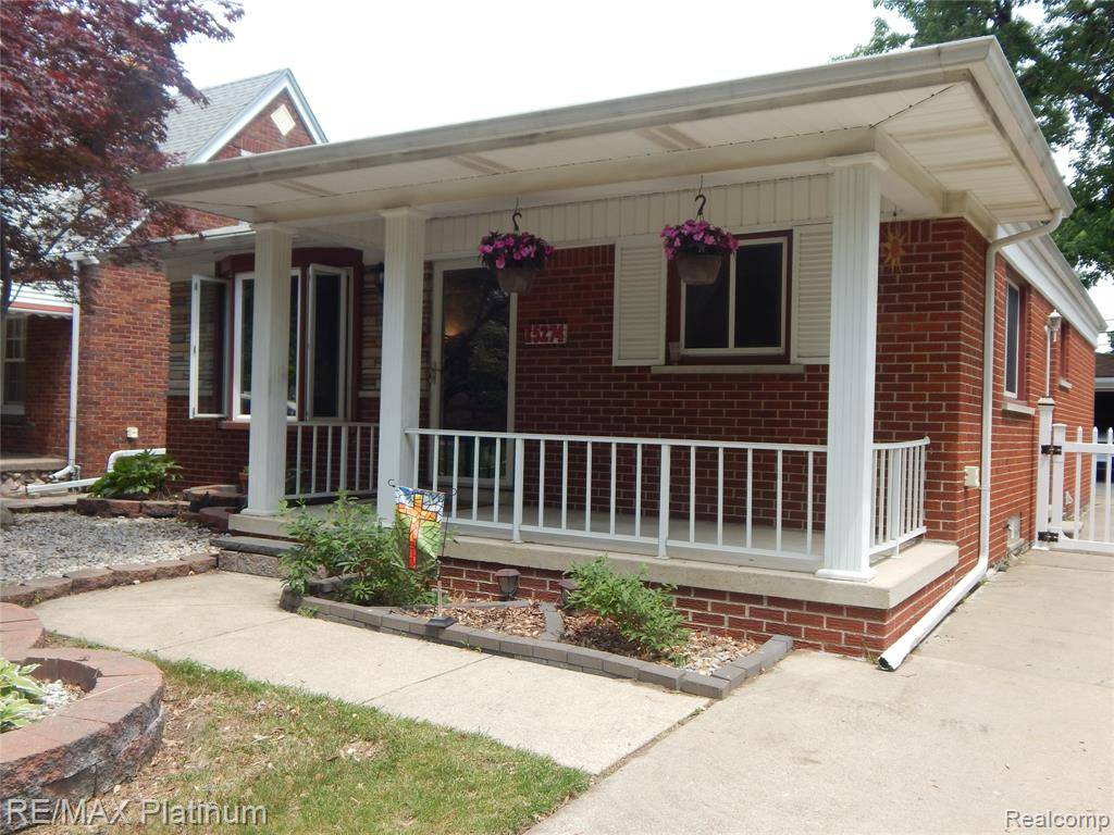 Allen Park, MI 48101,15274 Regina Avenue
