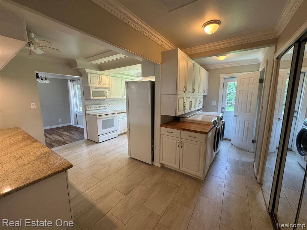 Bloomfield Hills, MI 48302,3340 CHICKERING LANE