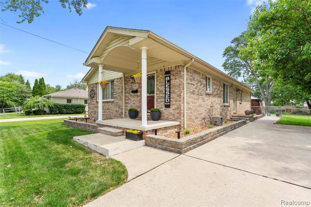 Dearborn Heights, MI 48125,4981 Harding Street