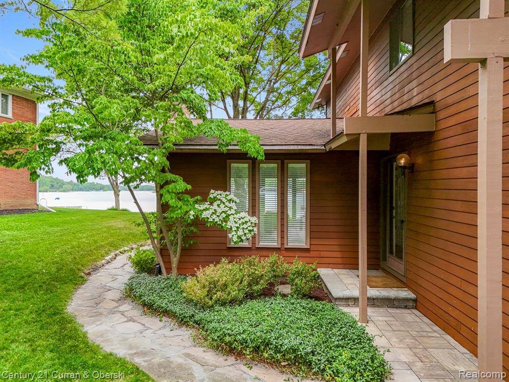 West Bloomfield, MI 48324,3150 Wellington Court