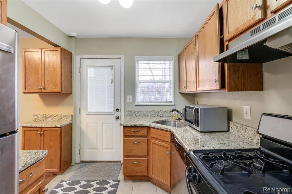 Royal Oak, MI 48073,3288 Coolidge Highway