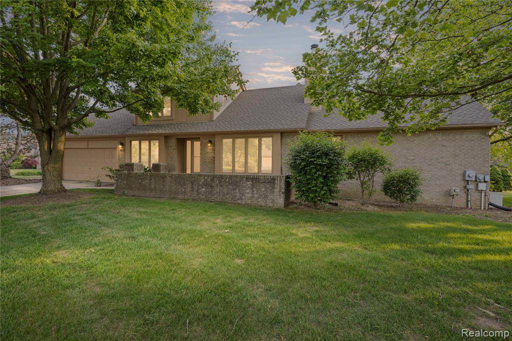Troy, MI 48098,5805 Dawn Ridge Drive