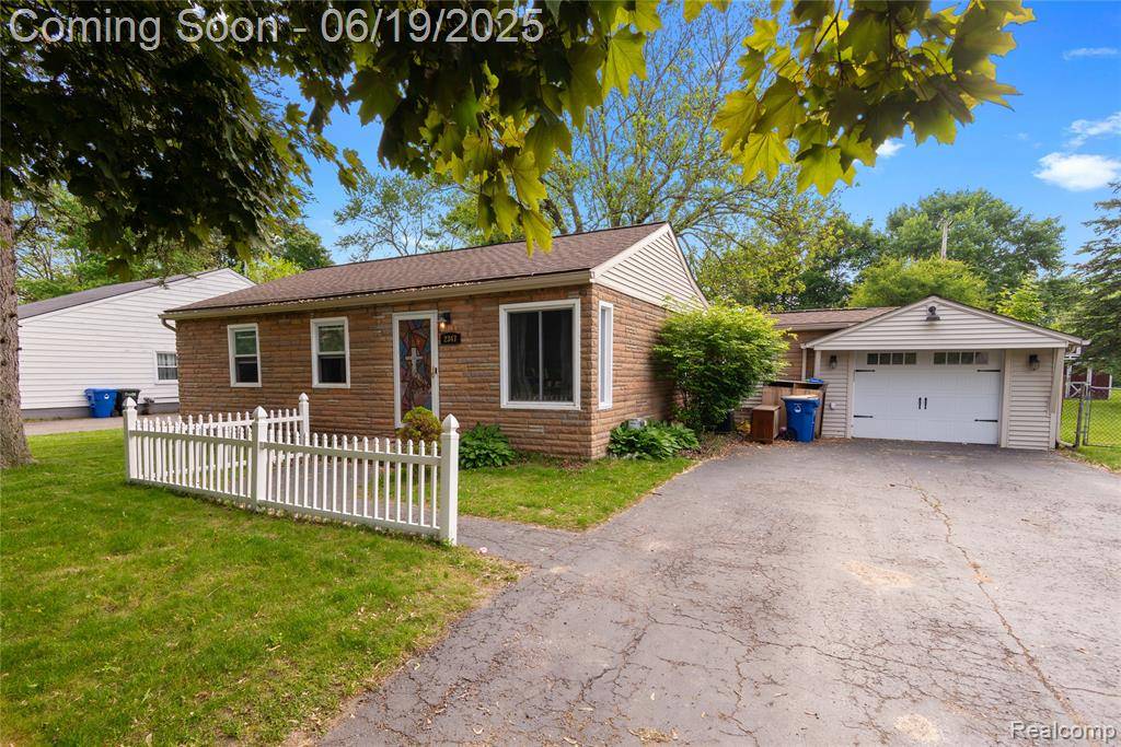 Waterford, MI 48329,2347 Pauline Drive