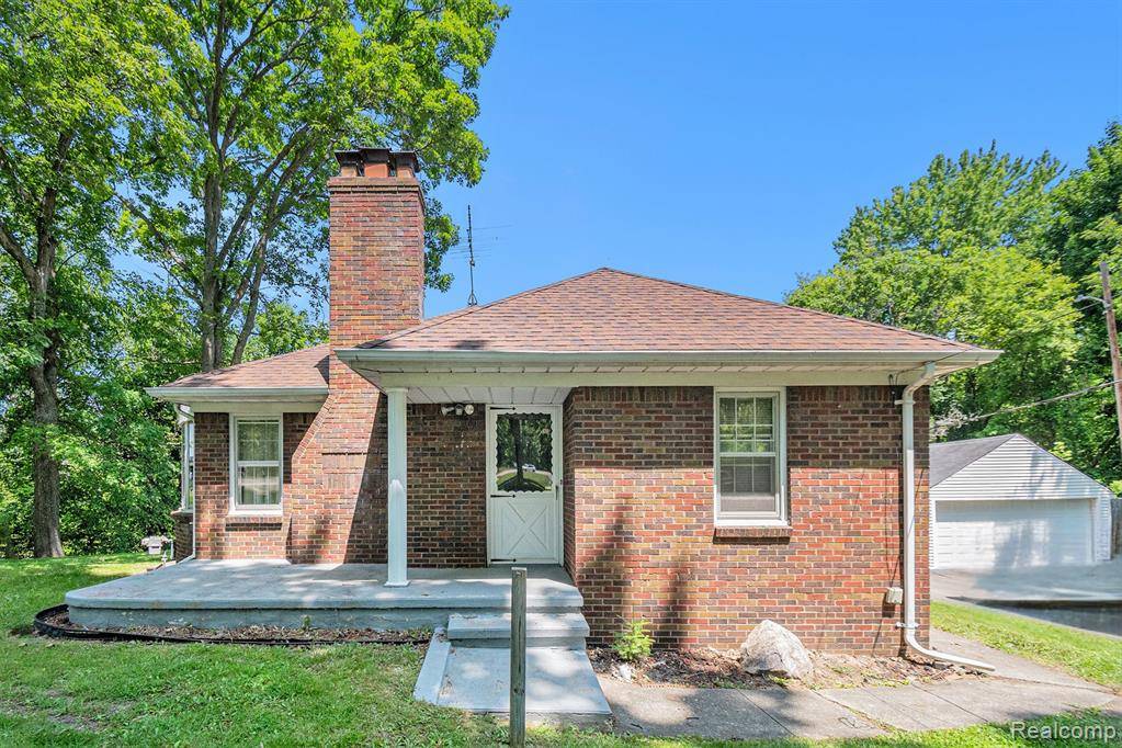 Fenton, MI 48430,3382 W Silver Lake Road