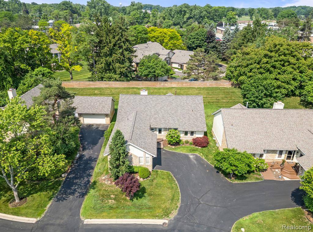 Bloomfield Hills, MI 48301,6420 Apple Grove Lane