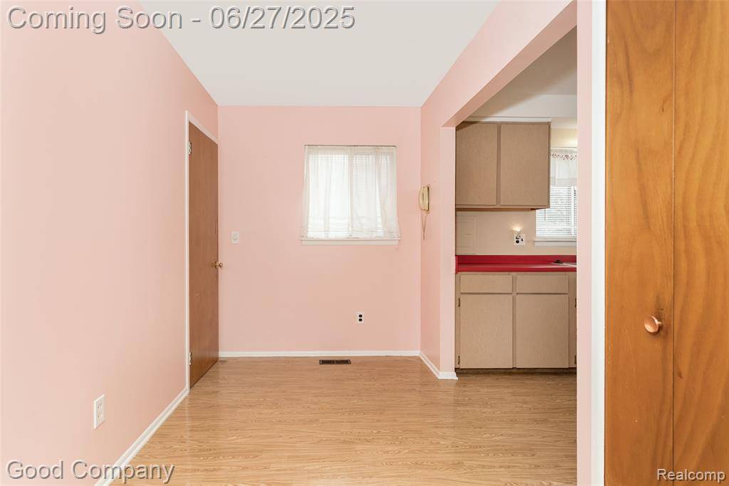 Waterford, MI 48071,29035 Spoon Avenue