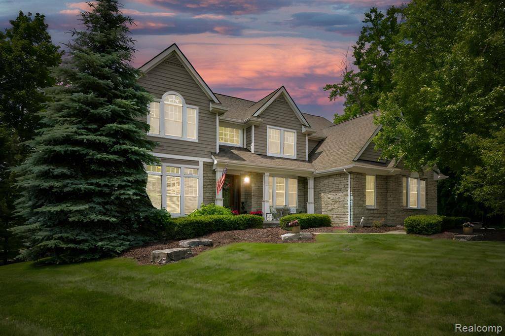 South Lyon, MI 48178,23736 Point O Woods Court