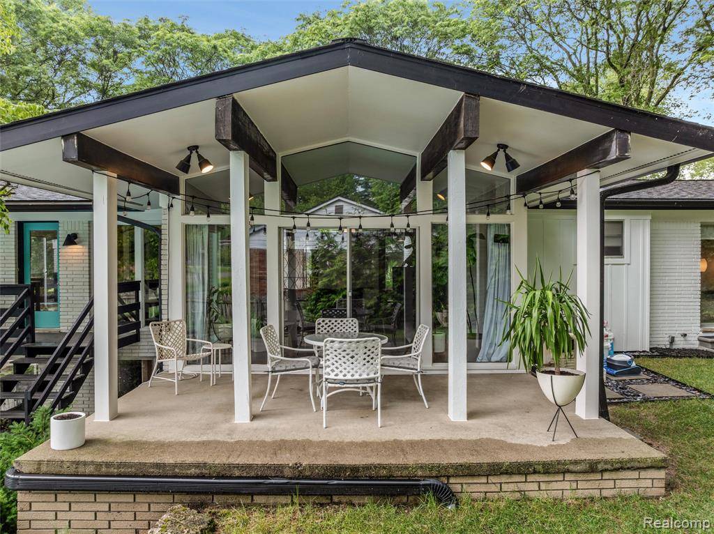 Bloomfield Hills, MI 48301,6895 Cedarbrook Drive