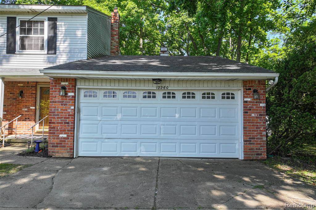 Fenton, MI 48430,12260 Dollar Lake Drive